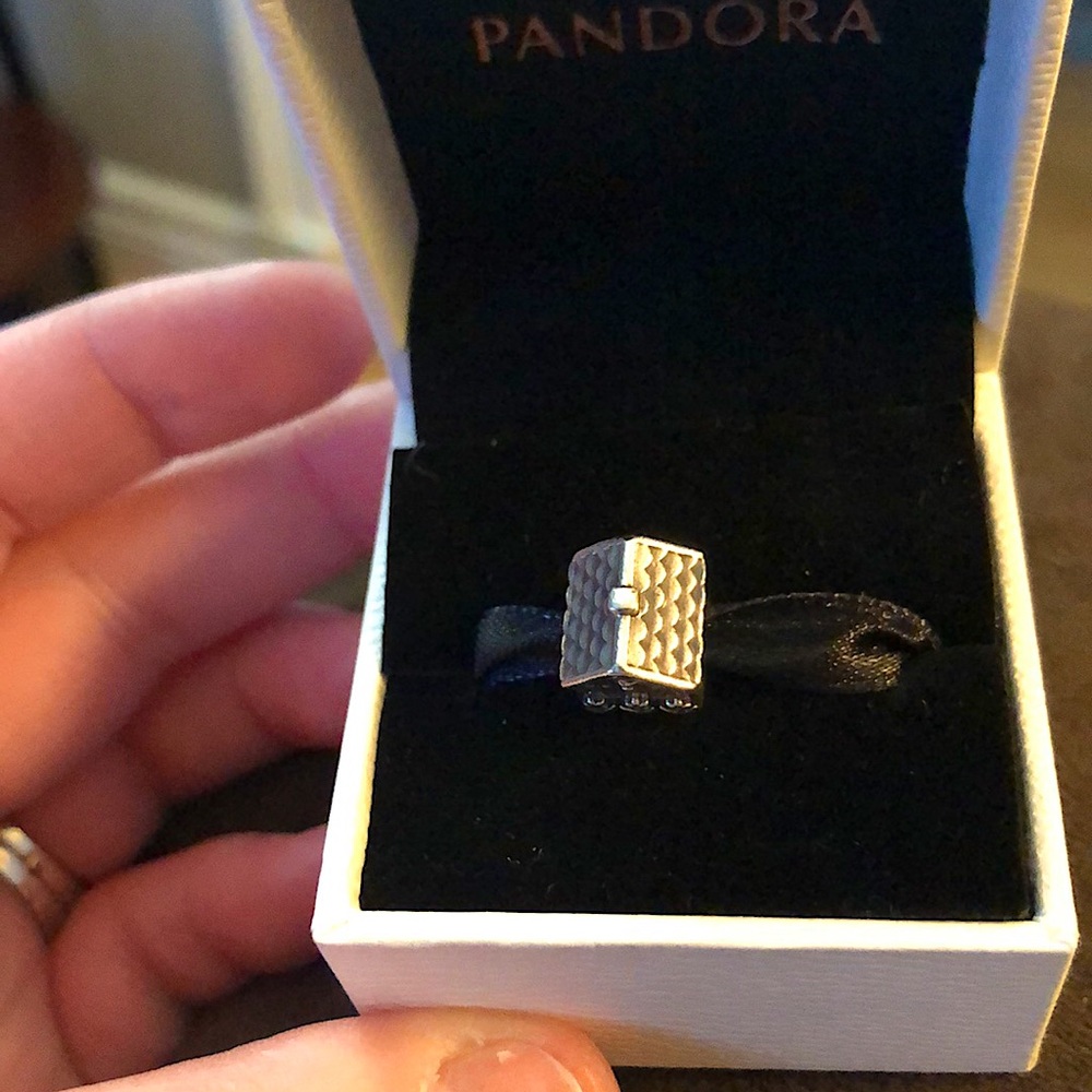 Pandora Home Sweet Home Retired Charm